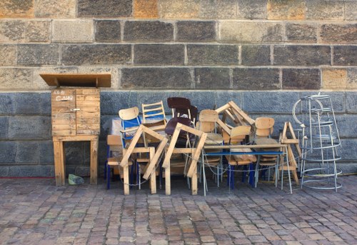 Efficient loading of furniture into a van